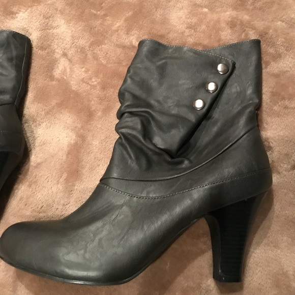 Madden Girl grey booties size 9 - Picture 2 of 3
